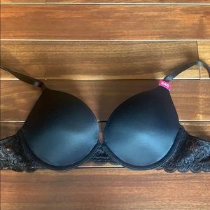 Maidenform black push up bra-never worn